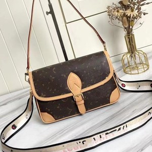 Sac à bandoulière/croisé pour femme en cuir véritable haut de gamme, matelassé, avec fermeture éclair, <span class=keywords><strong>sangle</strong></span> unique, surpiqûres et gaufrage - Product Image 2