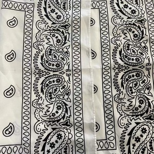 Pañuelo de Seda con Diseño Étnico Paisley, Cuadrado, Unisex, Accesorio de Moda para Todas las Temporadas, Pañuelo Estampado para la Cabeza - Product Image 1