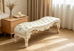 Banco Tapizado de Lujo Color Crema, Otomana de Madera Tallada Estilo Rococó Francés con Detalles en Dorado para Dormitorio - Product Image 4