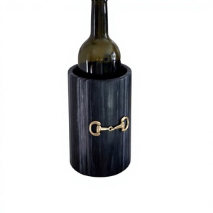 Support à bouteille de vin en marbre avec accent mors de cheval décoratif pour présentation sur table, décoration intérieure, articles de bar et cadeau - Product Image 1