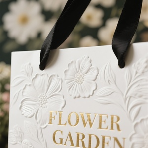 Tùy Chỉnh Sang Trọng Dập Nổi Giấy Bao Bì Túi Mỹ Phẩm Mua Sắm Quần Áo Chết Cắt Xử Lý Cá Nhân Túi Quà Tặng Với Logo Của Riêng Bạn - Product Image 5