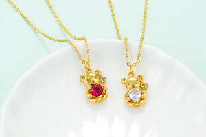 EYIKA Collana con Ciondolo a Forma di Orsacchiotto con Cuore di Diamante Rosso, Placcata in Oro 18k, Gioielli per Donne 2021 - Product Image 5