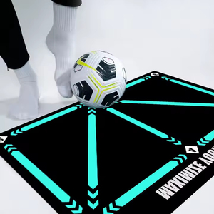 Tapis d'entraînement de football pour la technique de jeu, tapis d'entraînement de soccer antidérapant et silencieux pour améliorer la vitesse, la force et la coordination - Product Image 1