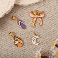 Boucles d'oreilles en émail et perles plaquées or 18 carats PVD en acier inoxydable YML, pantoufles lune à nœud pour fille, pendentif porte-clés livre breloque DIY