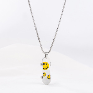 Collier pendentif skateboard en acier inoxydable avec motif visage souriant pour hommes et femmes, bijoux tendance - Product Image 2