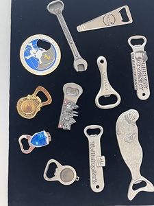 Ouvre-bouteille manuel 3D en alliage de zinc, design moderne vietnamien, moulage de haute qualité, fabriqué au Vietnam, ustensile de cuisine, souvenir - Product Image 3