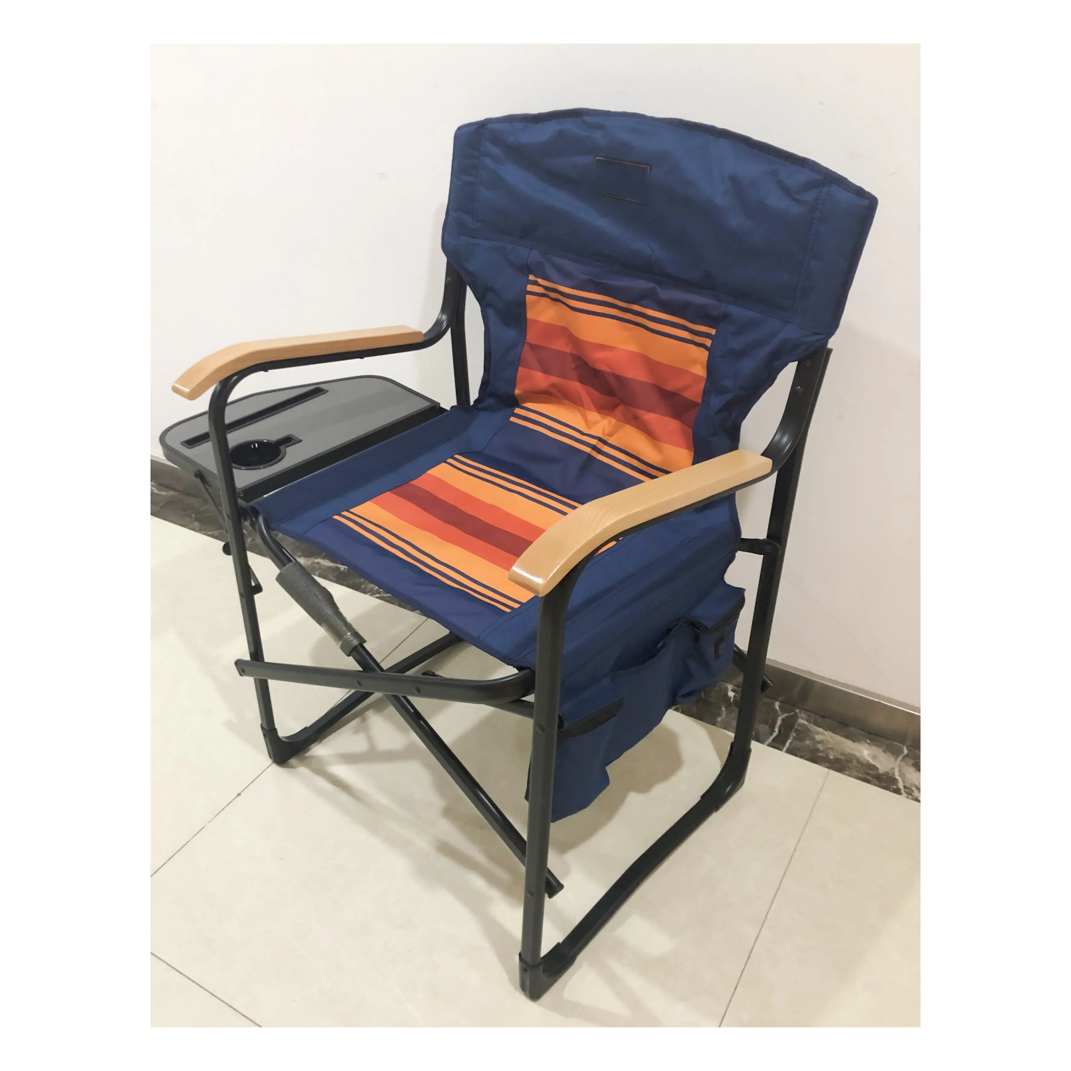 USA Outdoor Overs ize Tragbare Klapp stütze 300lbs Camp Wood Folding Director's Chair mit Beistell tisch und Getränke halter