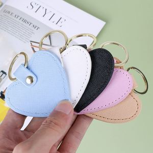 Porte-clés en cuir en forme de cœur créatif et mignon, breloques pour sacs à main, pendentifs pour filles, petit cadeau - Product Image 3