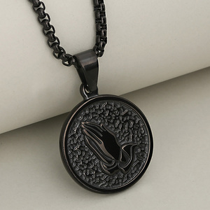 Collar de Acero Inoxidable con Colgante de Mano de Oración, Joyería Religiosa al por Mayor, Chapado en Oro de 18K para Hombres y Mujeres - Product Image 6