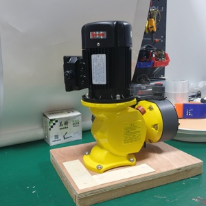 ปั๊มสูบจ่ายสารเคมีแบบไดอะแฟรมไฮดรอลิก รุ่น GM0170 จากโรงงานจีน ชุดปั๊มสูบจ่ายสารเคมีแบบครบชุด 220V/380V สำหรับน้ำเสีย - Product Image 2