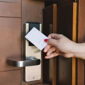 Personalizado Nuevo Hotel Motel Secure Room Access PVC Key Card <span class=keywords><strong>Qr</strong></span> Code RFID NFC Entrada sin llave Precio de fábrica Pago al por mayor - Product Image 6