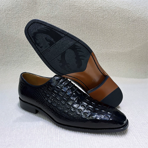 Chaussures habillées formelles pour hommes en cuir véritable de peau d'alligator, à bout pointu, à lacets, pour le bureau et la carrière, couleur noire unie - Product Image 6