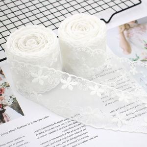 Ruban en dentelle florale délicate multi-largeurs vendu au mètre pour lingerie de mariée et décoration de mariage - Product Image 2