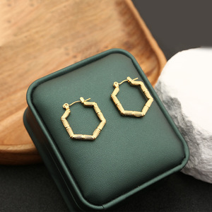 Pendientes de <span class=keywords><strong>Aro</strong></span> en Forma de U de Tungsteno de Lujo Vintage, Chapado en Oro de 18K, Diseño Original Unisex Elegante de Alta Gama - Product Image 4