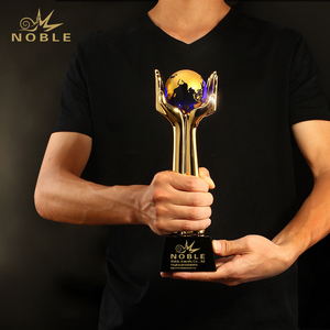โนเบิลที่กำหนดเองสลักเรซินมือรางวัลรางวัลรางวัลลูกโลกคริสตัลสีฟ้ารางวัลสหกรณ์ - Product Image 6