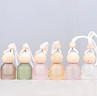 Diffuseur d'air pour voiture suspendu 10 ml Diffuseur en verre coloré Bouteilles de parfum d'aromathérapie pour voiture