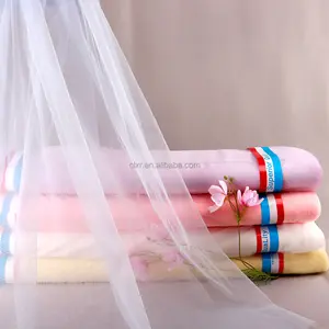 شبكة قماشية أنيقة من التُل الشفاف المُحاكة متعددة الألوان لفساتين الزفاف مُنجدة بلفافة من التُل الخماسي