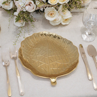 Offre Spéciale plaque de charge PP brillant personnalisé pour les mariages plateau de dîner en plastique en forme de feuille réutilisable Options de couleur des plantes disponibles