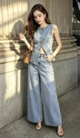 Ensemble deux pièces tendance pour femme : haut sans manches en jean uni et pantalon large à jambe droite, idéal pour le quotidien
