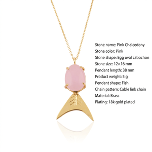 Collier moderne en laiton plaqué or 18 carats avec pendentif poisson en calcédoine rose et pierre cabochon ovale en forme d'œuf - Product Image 1