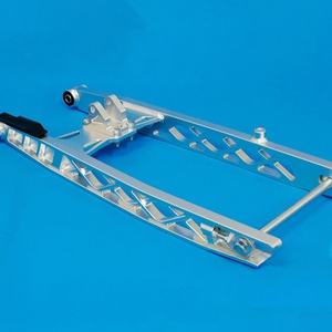 อะไหล่ตกแต่งมอเตอร์ไซค์ อลูมิเนียมสวิงอาร์มหลัง เหมาะสำหรับ YAMAHA Y15ZR/LC135/RC150 ชุดแต่งสวิงอาร์ม - Product Image 3