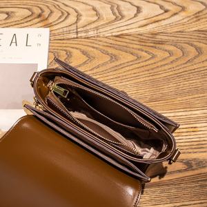 女式<span class=keywords><strong>2026</strong></span>新款时尚百搭高端小方包热门款式纹理单盖尼龙内衬单肩斜挎包 - Product Image 2