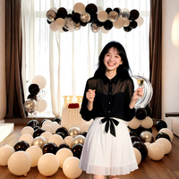 Ensemble haut de gamme de décorations, toiles de fond et accessoires pour une fête d'anniversaire de petite amie avec ballons