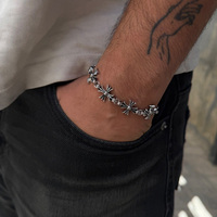 Bracelet unisexe rétro en alliage épais plaqué style punk vintage avec breloque croix et dés en métal pour hommes et femmes