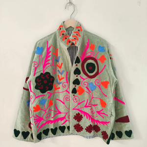 Veste en velours brodée Suzani bohème, art floral vibrant, manteau unique de style folklorique, vêtement d'extérieur coloré, veste brodée Suzani - Product Image 1