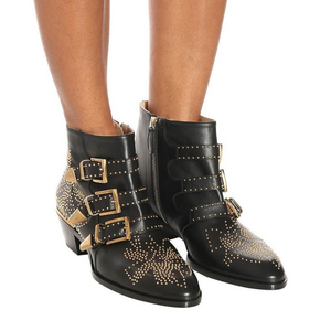 Bottes à talons épais pour femmes Xinzirain, personnalisées avec strass, en cuir véritable imprimé, avec boucle de ceinture à <span class=keywords><strong>rivets</strong></span> et bride à la cheville - Product Image 1