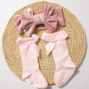 Diadema de bebé de terciopelo dorado nuevo europeo y americano, combinación de calcetines, conjunto de calcetines de diadema para niños con lazo cálido para Otoño e Invierno - Product Image 6