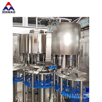 Machine de remplissage, lavage et bouchage automatique d'eau pure minérale en bouteilles plastiques de 2L, capacité 4000 BPH