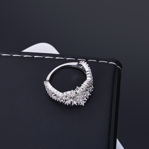 Anillo de circonita con diseño de copo de nieve hueco multicapa estilo hip-hop, personalizable, de diseño simple y versátil - Product Image 2