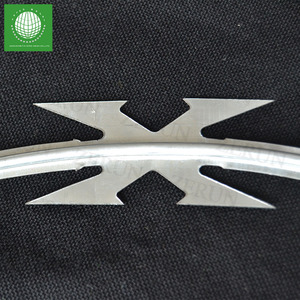 Fil de fer barbelé <span class=keywords><strong>concertina</strong></span> en surplus <span class=keywords><strong>à</strong></span> <span class=keywords><strong>vendre</strong></span>, de haute qualité - Product Image 2