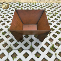 Brasero d'extérieur en métal durable avec fonction de chauffage, brasero de jardin en forme de pyramide, économique et pour bois de chauffage