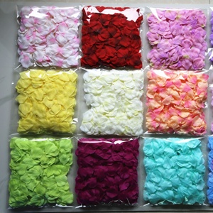 Pétales de <span class=keywords><strong>Rose</strong></span> en Soie de Mariage Pétales de Fleurs Artificielles en Soie pour Mariage Saint-Valentin Décoration de Chambre Décor de Fête - Product Image 1