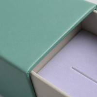 Boîte à bijoux en papier de luxe avec logo, emballage écologique, tiroir rigide à ruban, style tendance, expédition rapide, faible MOQ, personnalisable