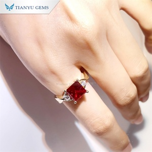 Tianyu Gems Bague de fiançailles jaune 10k personnalisée Lab Ruby Princess Cut avec bague de mariage Moissanite incolore pour les fêtes de dames - Product Image 6