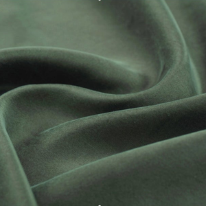 Tela especial de satén de seda lavada a <span class=keywords><strong>la</strong></span> piedra Tela de seda suave verde militar para vestidos a medida - Product Image 1