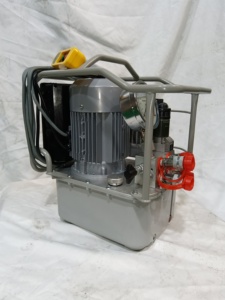 Bomba de pistón hidráulica eléctrica portátil de doble acción y 3 etapas PED304ER, 1.1 KW, alta presión 70MPa, acoplamiento rápido, 7L - Product Image 2