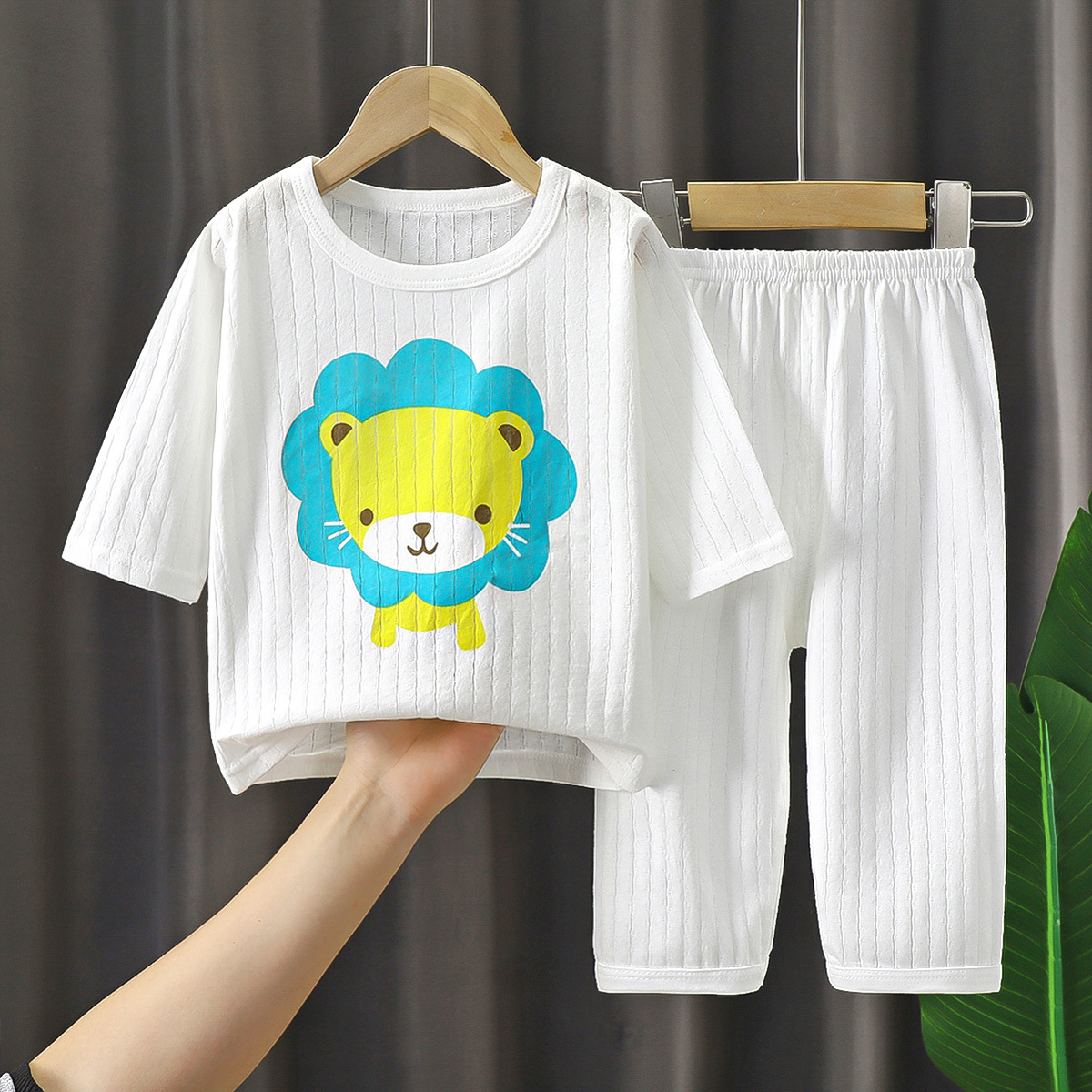 vêtements de maison lion blanc