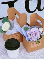 Vente en gros Boîte-cadeau personnalisée pour café et fleurs Porte-papier kraft portable recyclable