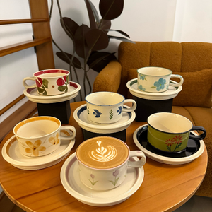 <span class=keywords><strong>Tasse</strong></span> à café et soucoupe vintage en porcelaine émaillée avec plateau blanc au design de fleurs rouges pour servir du thé et du café - Product Image 6