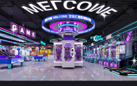 Aire de jeux intérieure commerciale Cyberpunk avec toboggan souple, piscine à balles et machine de jeu d'arcade