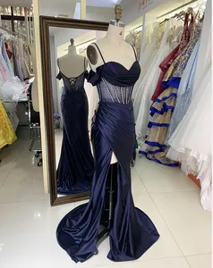 Оптовая продажа темно-синее платье с открытыми плечами Русалка атласный корсет со стразами Плиссированное длинное платье для выпускного вечера Вечернее платье 2025