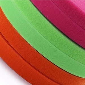 Ruban auto-agrippant en polyester/nylon coloré, écologique et de haute qualité, fourni par l'usine, pour vêtements, avec adhésif puissant - Product Image 2