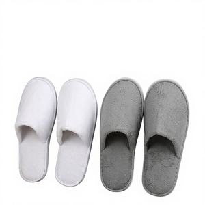 Одноразовые тапочки Star Hotel из утолщенного кораллового флиса с толстой подошвой и противоскользящим покрытием, с напечатанным логотипом, оптом для салонов красоты и гостевых домов - Product Image 1