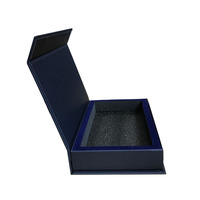 Boîte en papier laminé doux au toucher personnalisée, magnétique, avec logo UV sélectif, boîte cadeau avec inserts en mousse pour l'emballage d'un ensemble de portefeuilles et de cravates