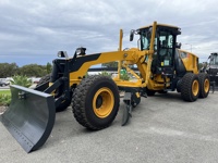 Niveleuse à moteur 4230D 17T avec moteur de 217 ch, lame avant et ripper arrière à vendre