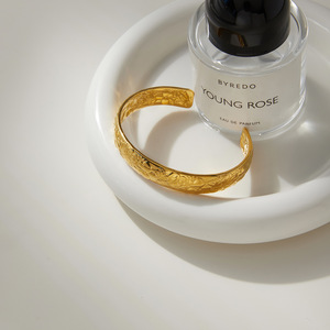 Brazalete de Moda con Diseño Floral en Acero Inoxidable y Oro de 18K, Diseño Abierto, Joyería Unisex, Artículo de Regalo, Origen Yiwu, Número de Pieza - Product Image 4